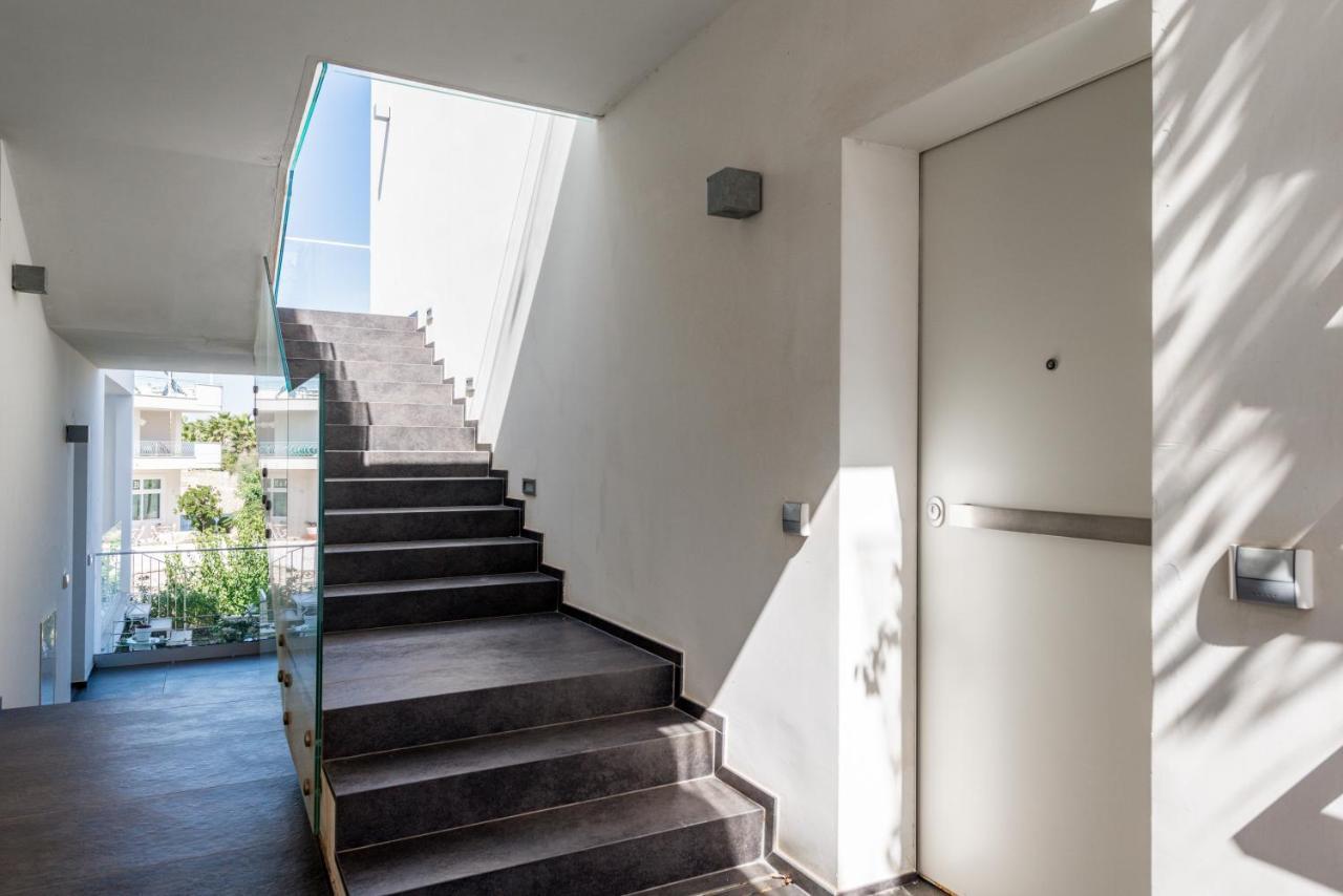 Cala Paura Seaview Apartment With Parking 폴리나노 아마레 외부 사진